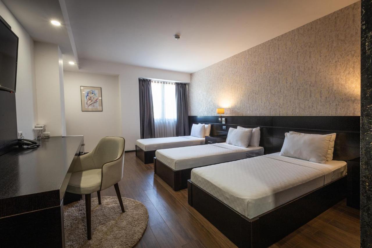 Hotel Sky Gyevgyelija Kültér fotó A room at the hotel