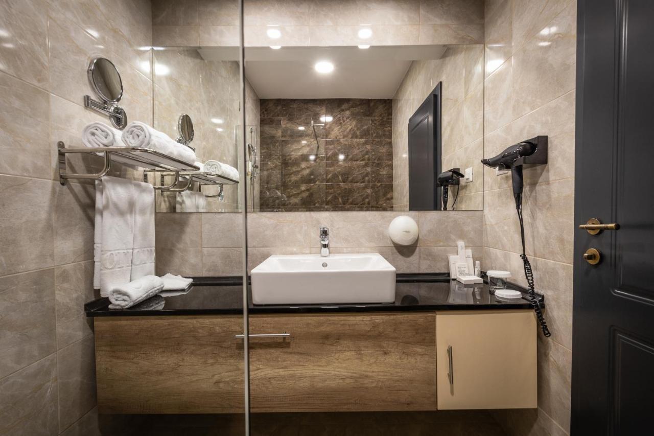 Hotel Sky Gyevgyelija Kültér fotó Bathroom