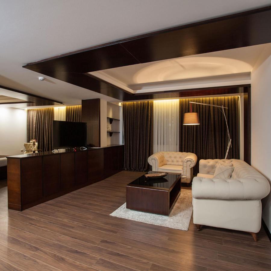 Hotel Sky Gyevgyelija Kültér fotó A suite at the hotel