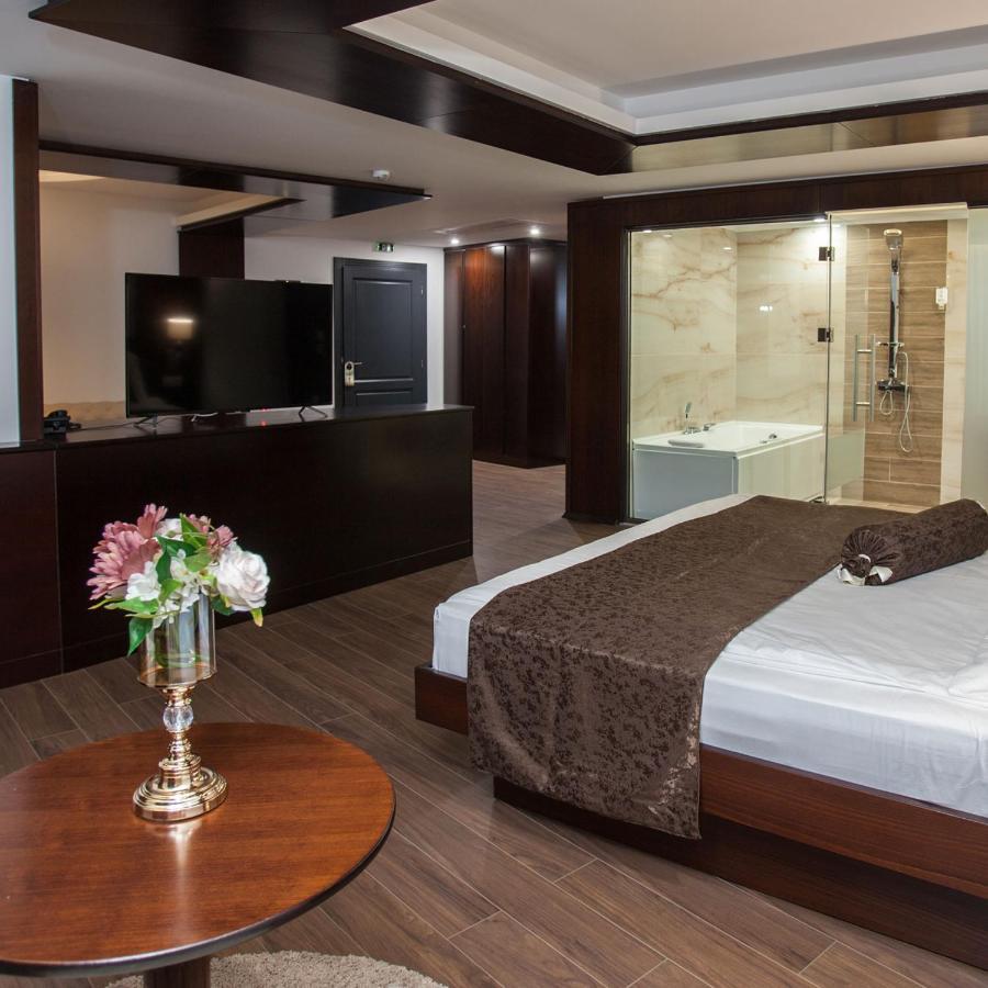 Hotel Sky Gyevgyelija Kültér fotó Suite