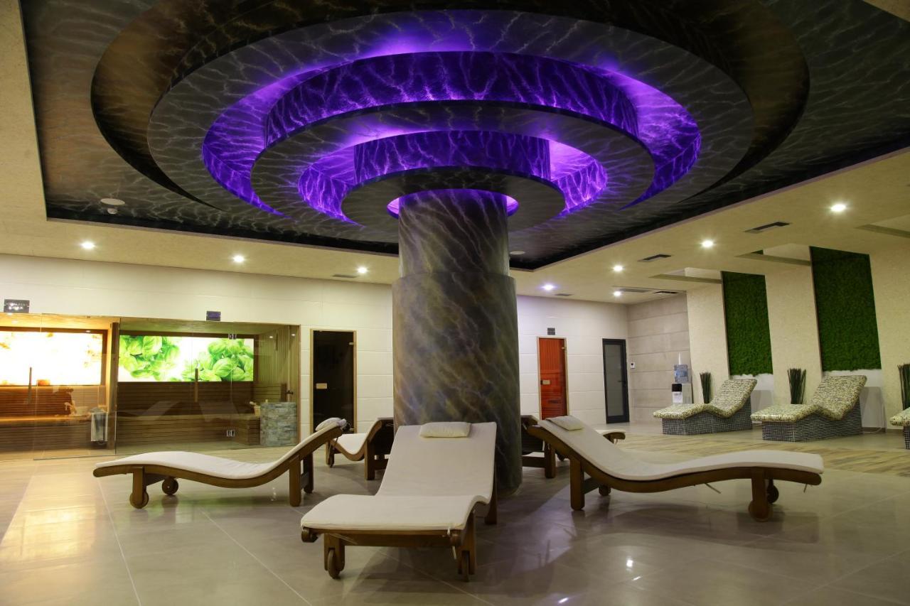 Hotel Sky Gyevgyelija Kültér fotó Spa at the hotel