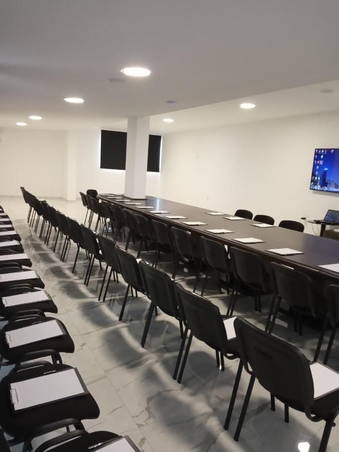 Hotel Sky Gyevgyelija Kültér fotó The boardroom at the National Museum of the Marine Corps