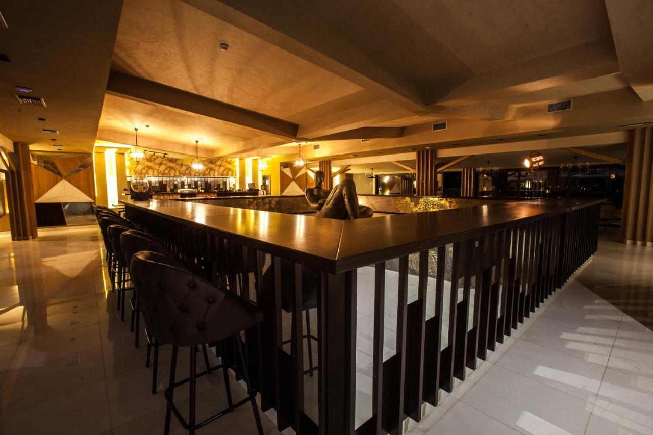 Hotel Sky Gyevgyelija Kültér fotó The bar at the 101 lounge