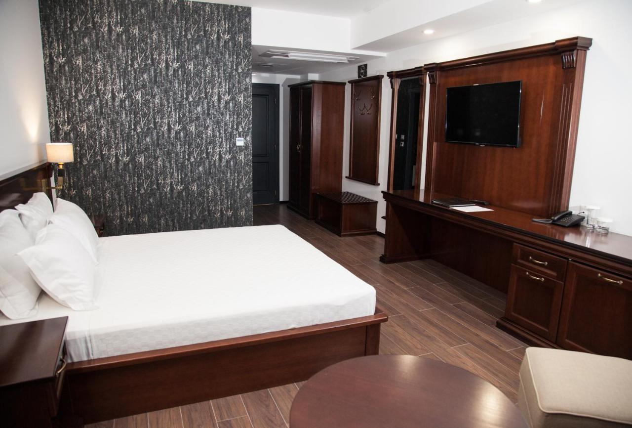 Hotel Sky Gyevgyelija Kültér fotó A room at the hotel