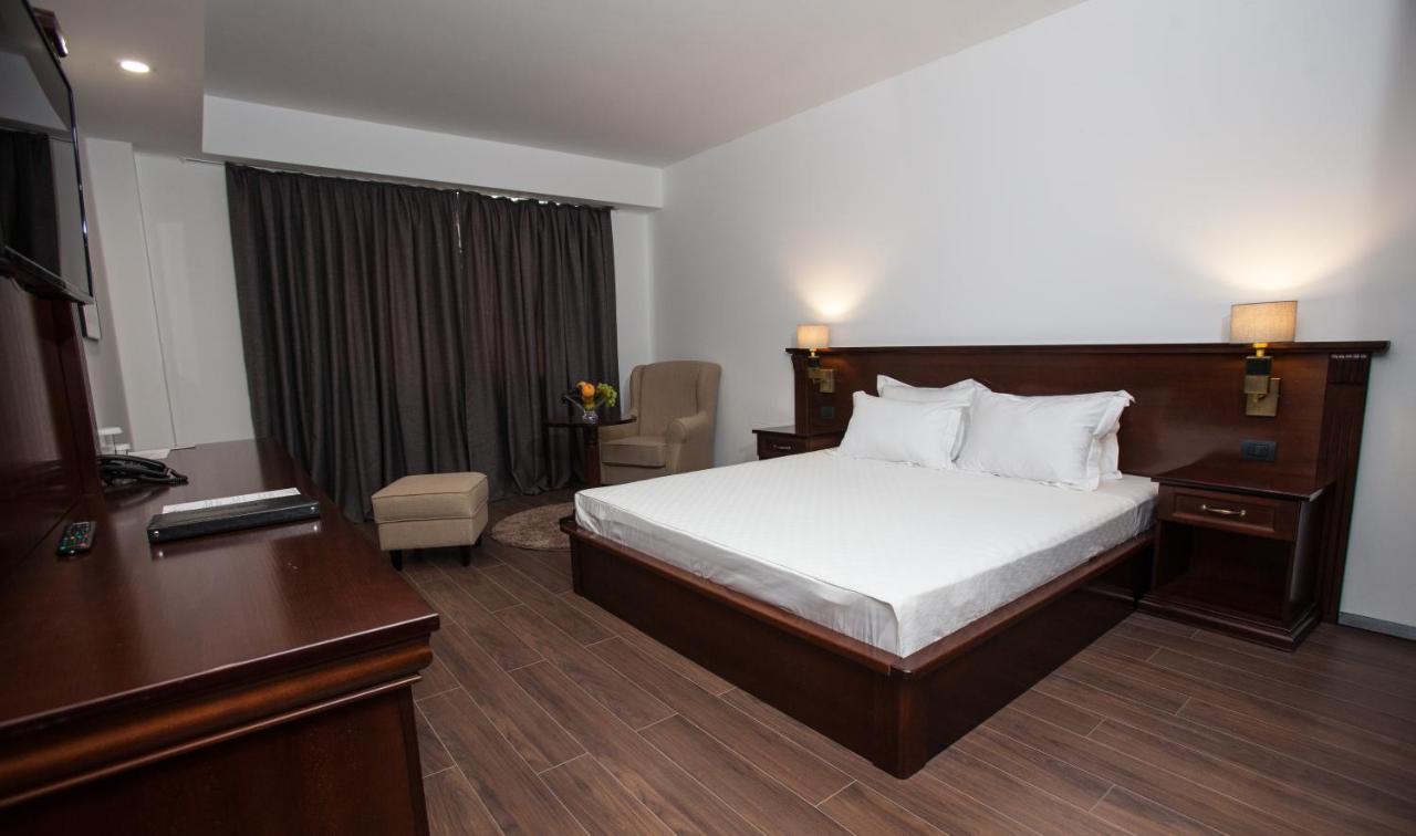 Hotel Sky Gyevgyelija Kültér fotó A room at the hotel