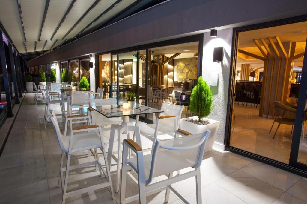 Hotel Sky Gyevgyelija Kültér fotó Restaurant