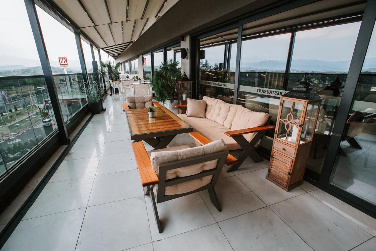 Hotel Sky Gyevgyelija Kültér fotó Skyline Bar