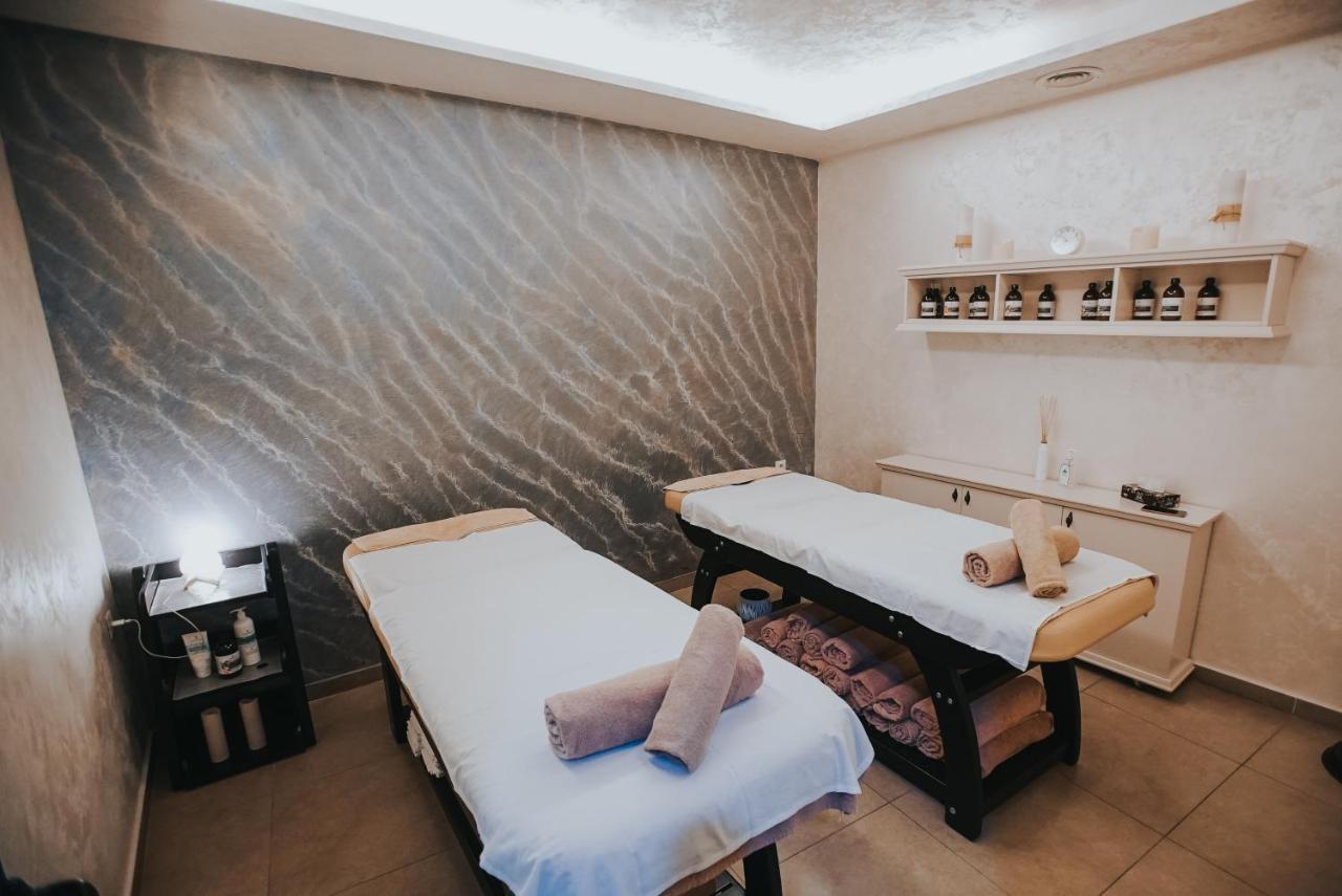 Hotel Sky Gyevgyelija Kültér fotó A treatment room at the spa